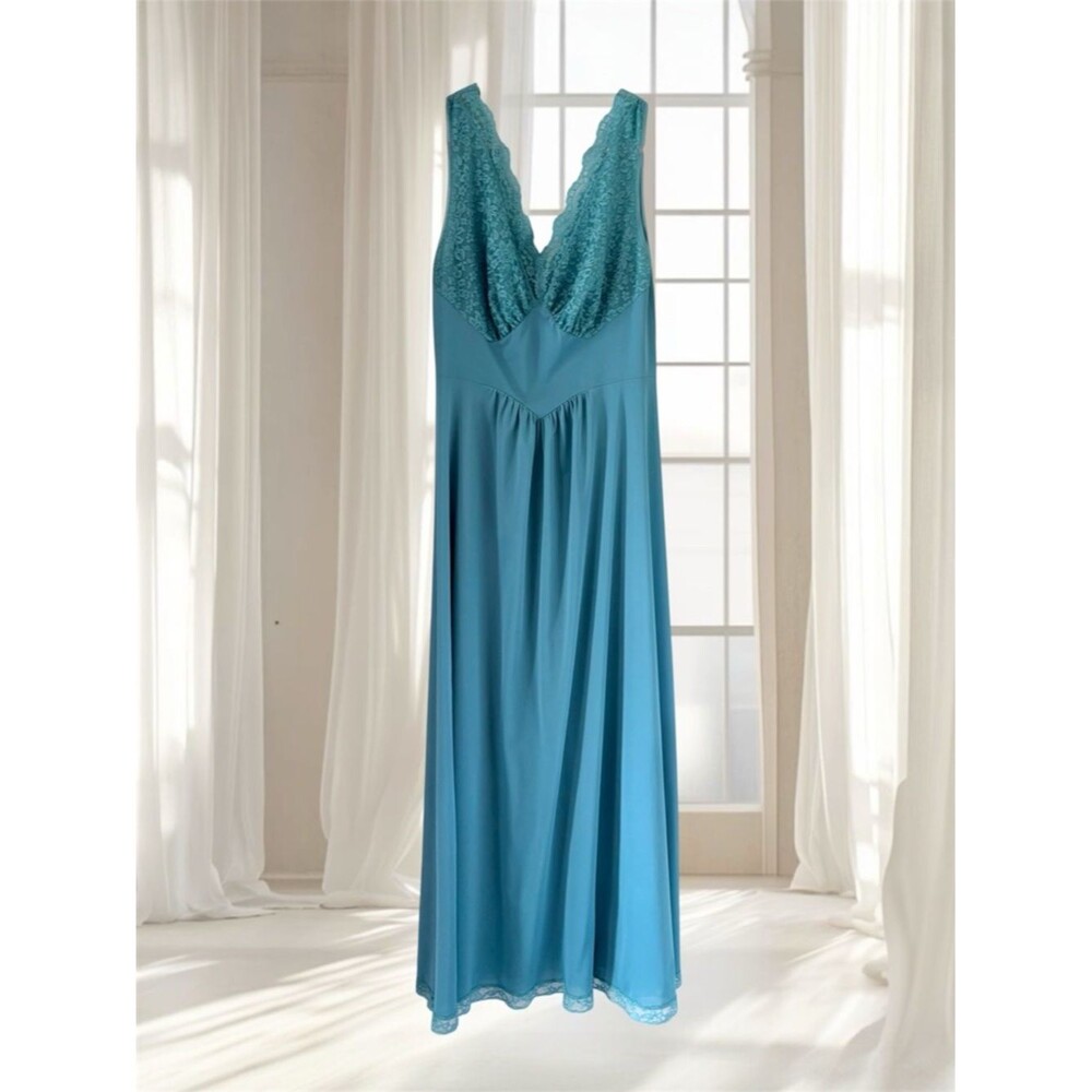 VTG 50’s 60’s Vanity Fair Blue Nylon Lace Bodice Nightgown Size 36